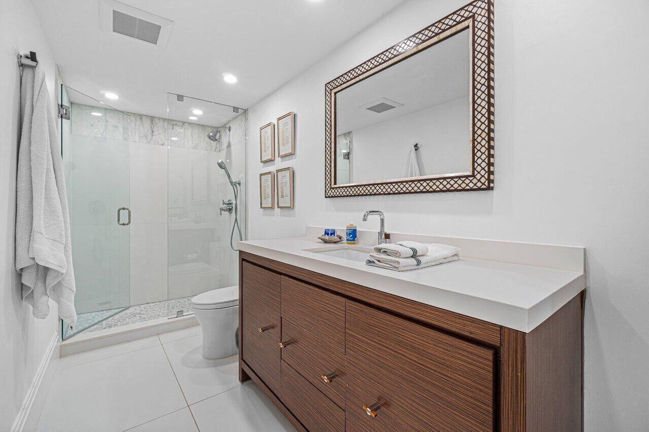 VILLA DEL SUR APTS - Residential Lease