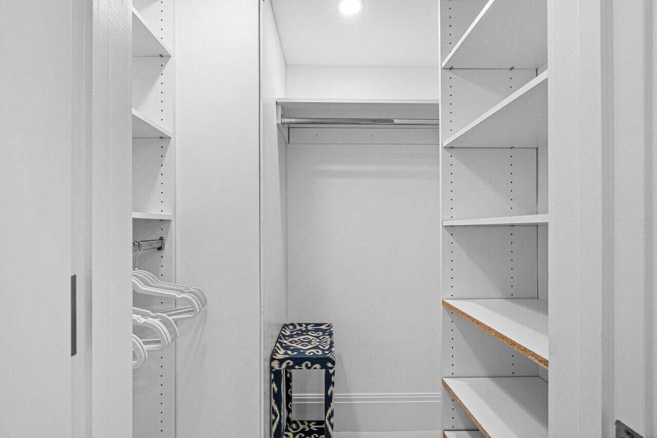 VILLA DEL SUR APTS - Residential Lease