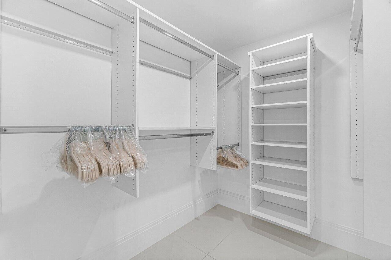 VILLA DEL SUR APTS - Residential Lease