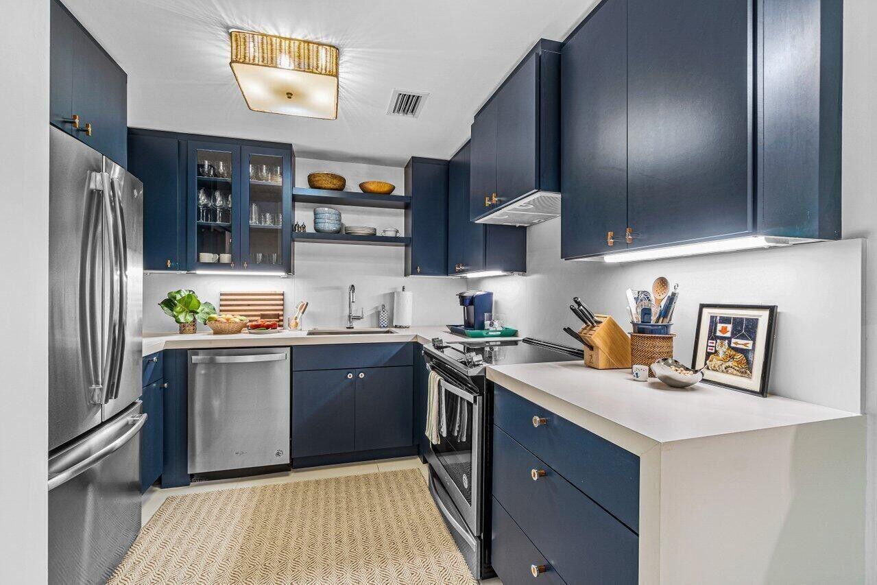 VILLA DEL SUR APTS - Residential Lease