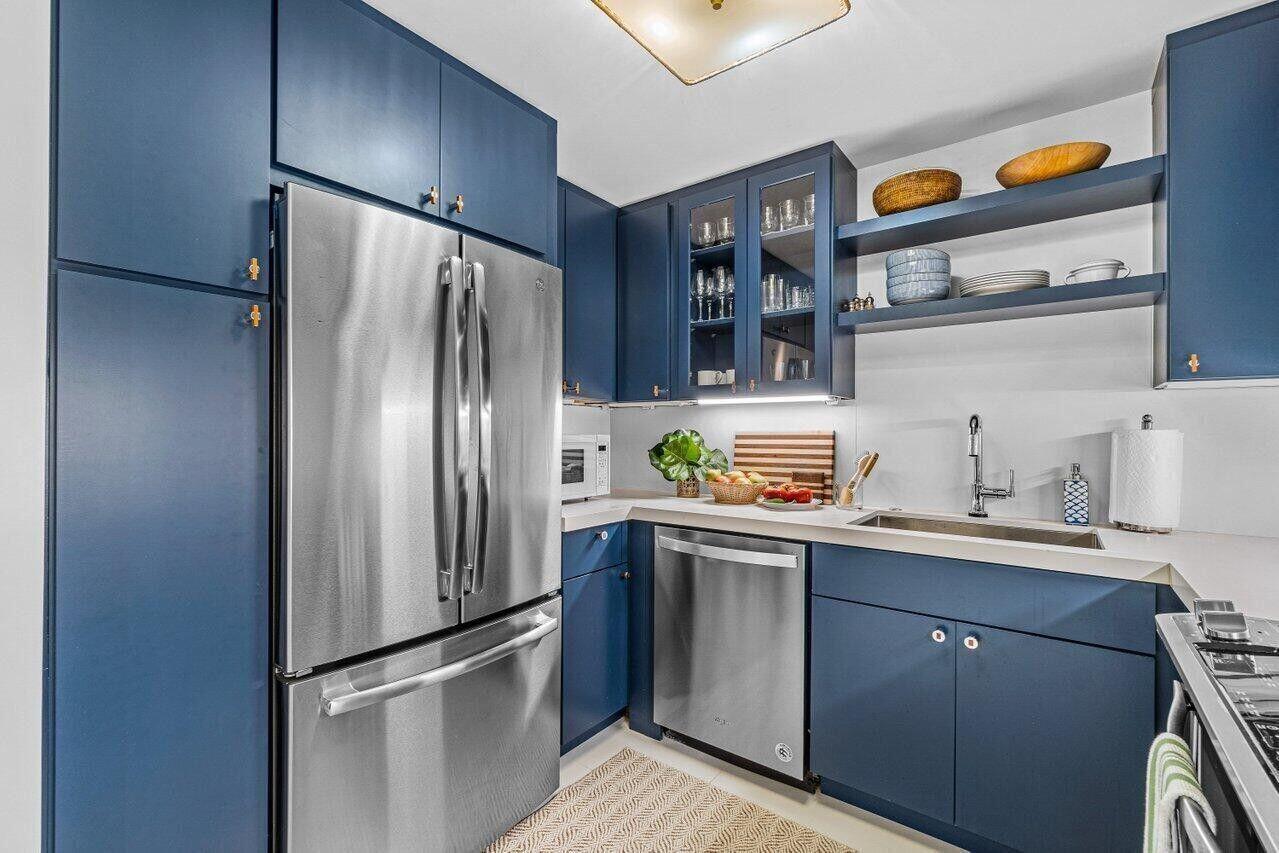 VILLA DEL SUR APTS - Residential Lease