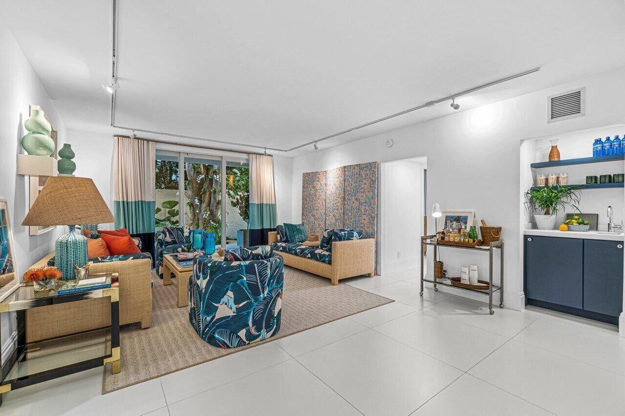 VILLA DEL SUR APTS - Residential Lease