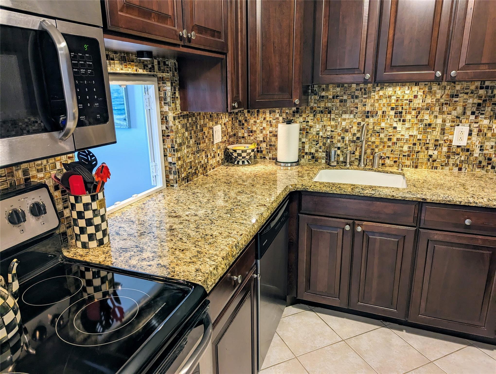 DRAKE TOWER CONDO - Residential