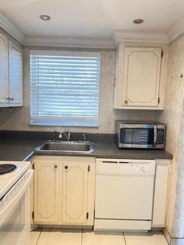 SUNRISE LAKES 7 CONDO - Residential