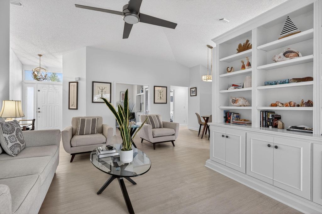 Photo of 316 Eagleton Golf Drive, Palm Beach Gardens, FL 33418 (MLS # R11168811)