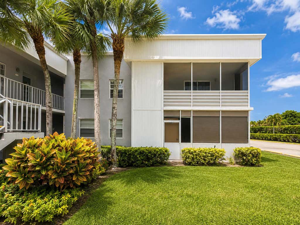 Photo of 99 Flanders C, Delray Beach, FL 33484 (MLS # B26062909)