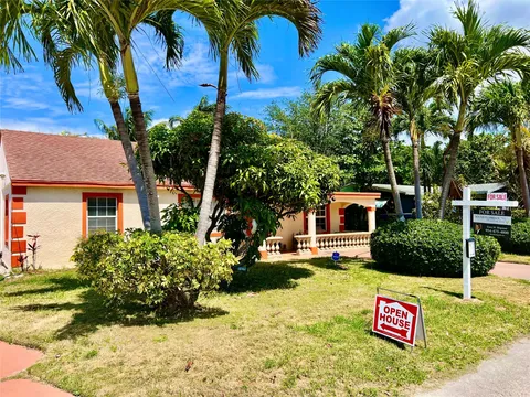 909 Helena Dr, Lake Worth, FL MLS: F10474228
