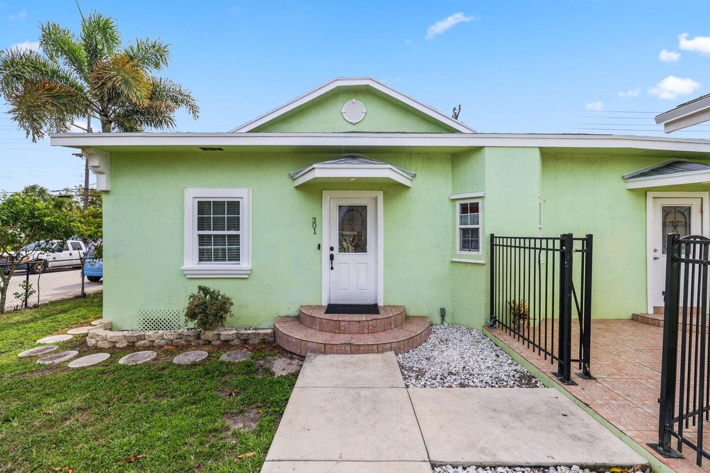 Photo of 301 N B Street, Lake Worth Beach, FL 33460 (MLS # R11010059)