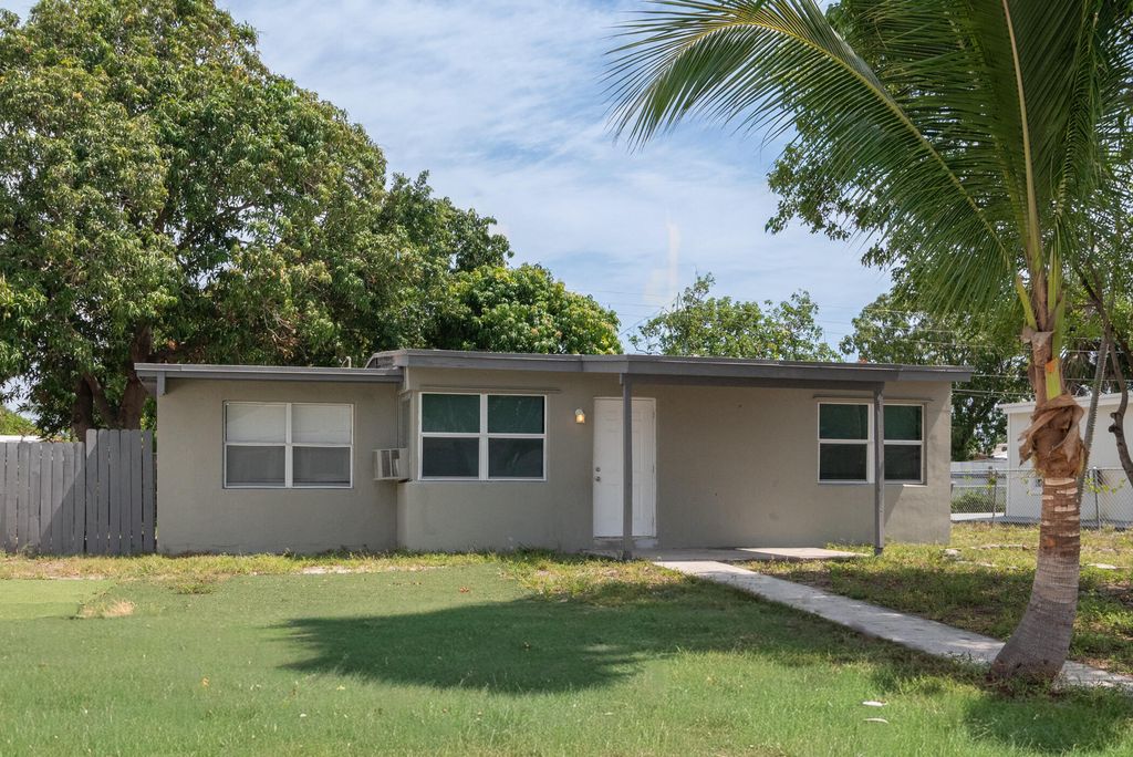 Photo of 191 Tulip Tree Drive, Lake Worth, FL 33462 (MLS # B26029253)