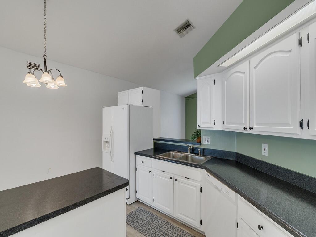 LAUREL COURT - Residential