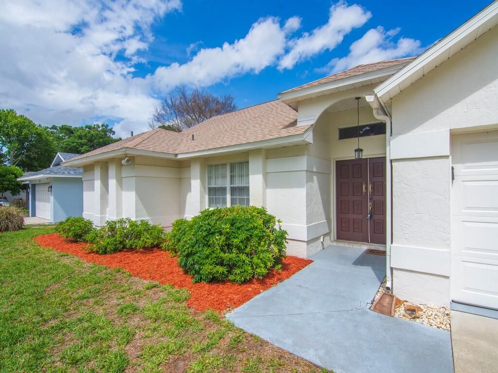 Photo of 1246 N 41st Avenue, Vero Beach, FL 32960 (MLS # B26020624)