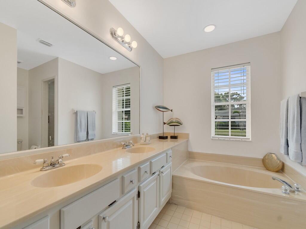 LAUREL COURT - Residential