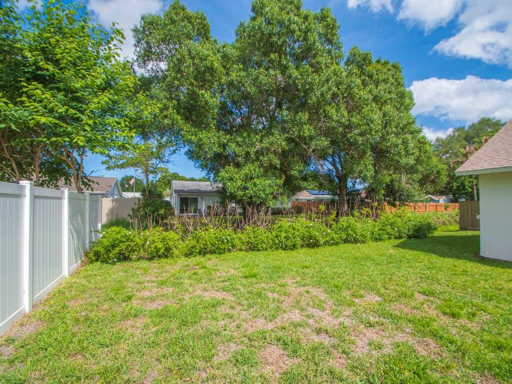 LAUREL COURT - Residential