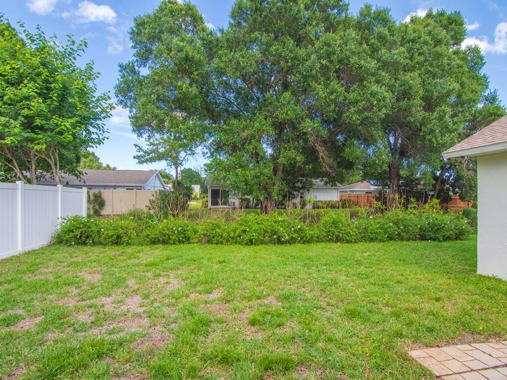 LAUREL COURT - Residential