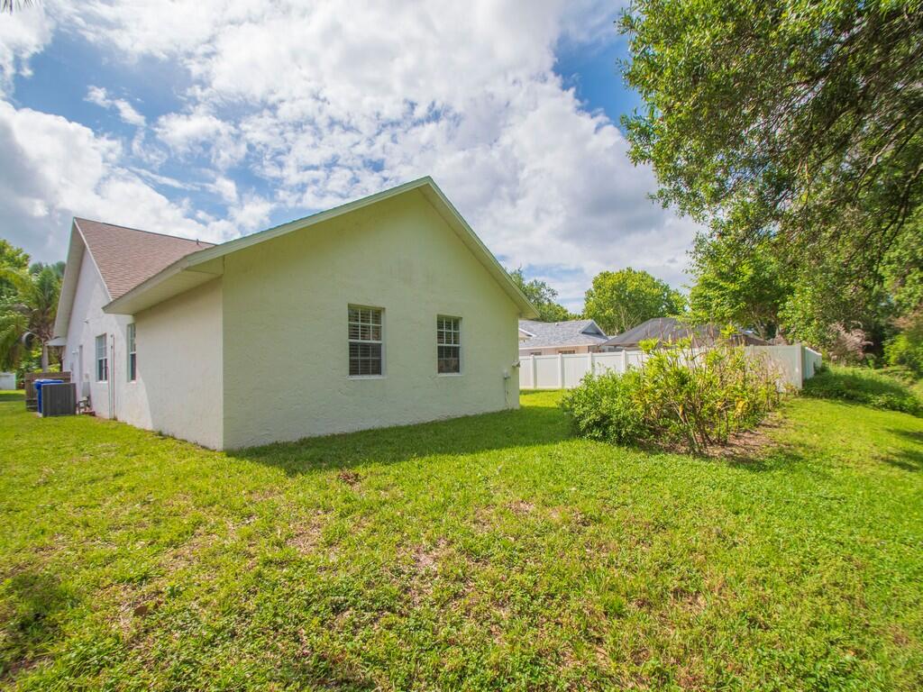 LAUREL COURT - Residential