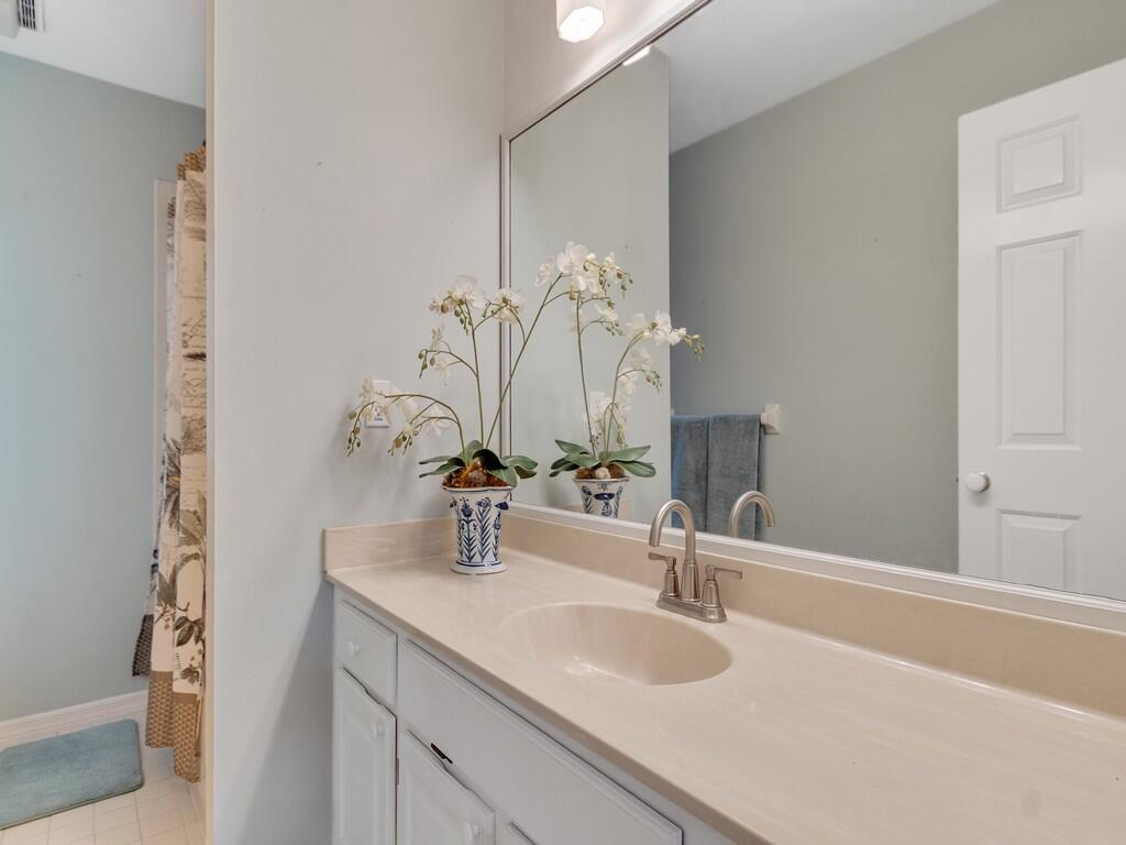 LAUREL COURT - Residential