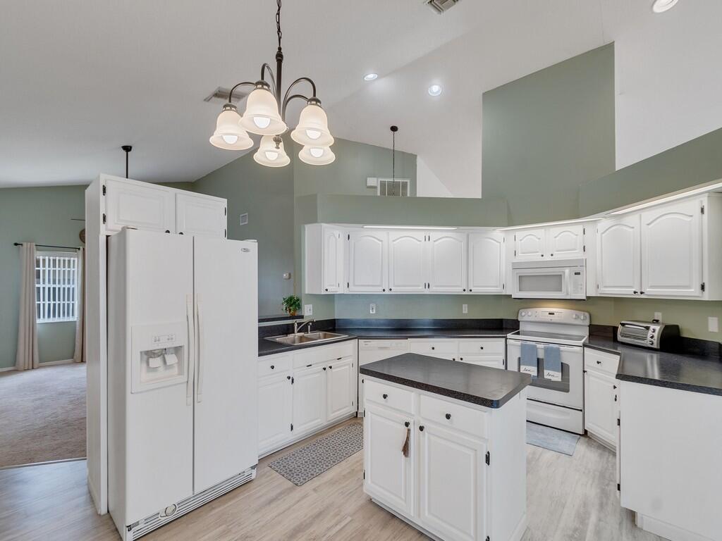 LAUREL COURT - Residential