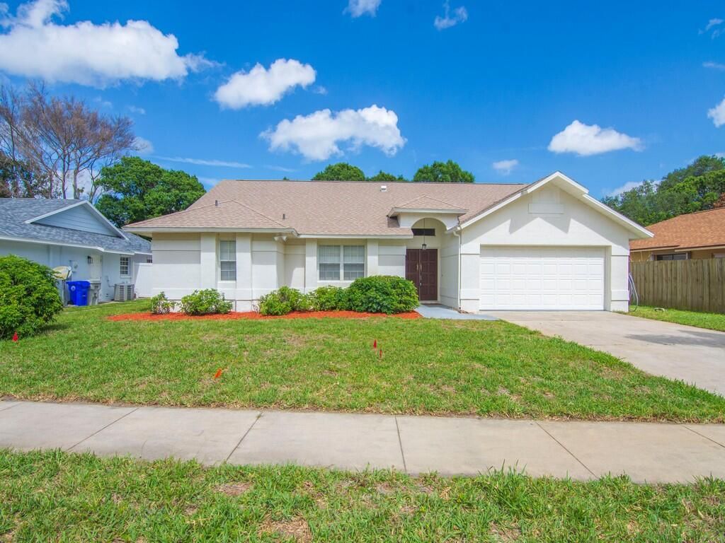 Photo of 1246 N 41st Avenue, Vero Beach, FL 32960 (MLS # B26020624)