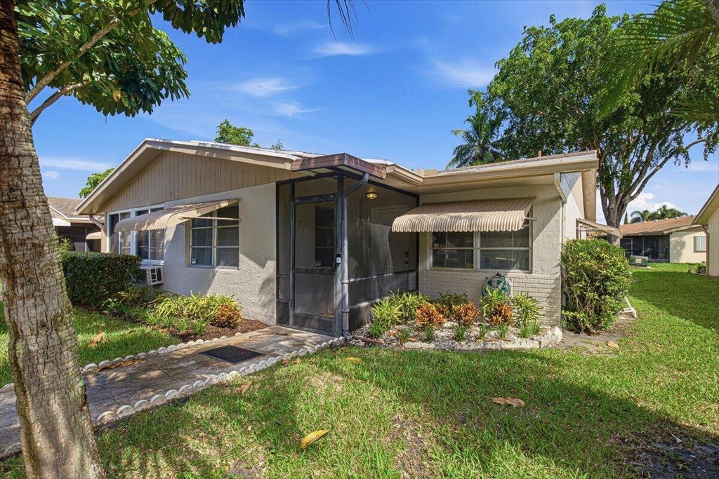 Photo of 6069 LA PALMA Lane, Delray Beach, FL 33484 (MLS # B26074356)