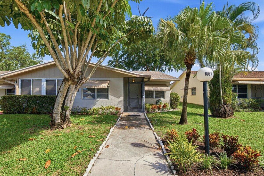 Photo of 6069 LA PALMA Lane, Delray Beach, FL 33484 (MLS # B26074356)