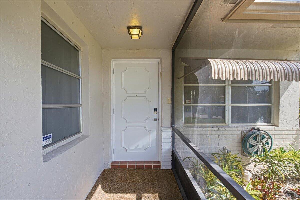 6069 LA PALMA Lane