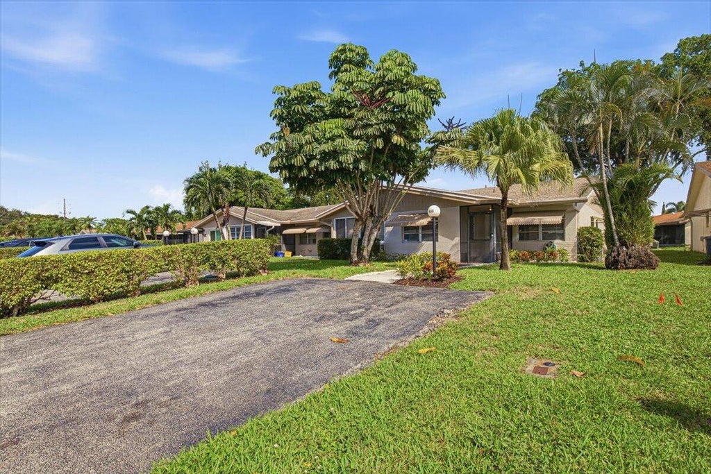 Photo of 6069 LA PALMA Lane, Delray Beach, FL 33484 (MLS # B26074356)