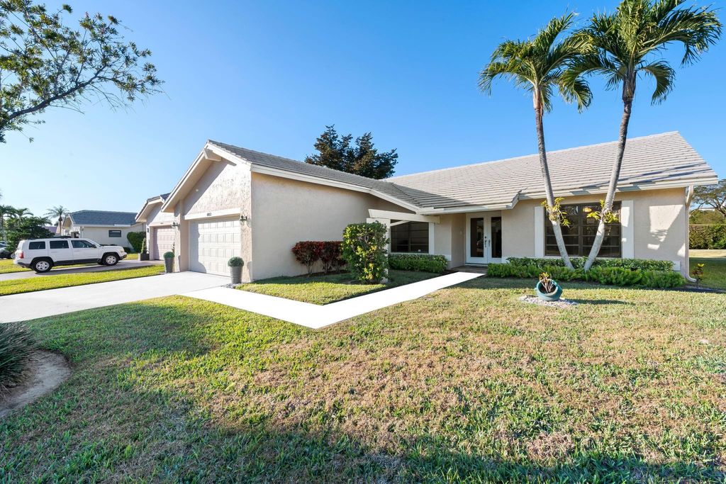 Photo of 6053 Petaluma Drive, Boca Raton, FL 33433 (MLS # F10552370)