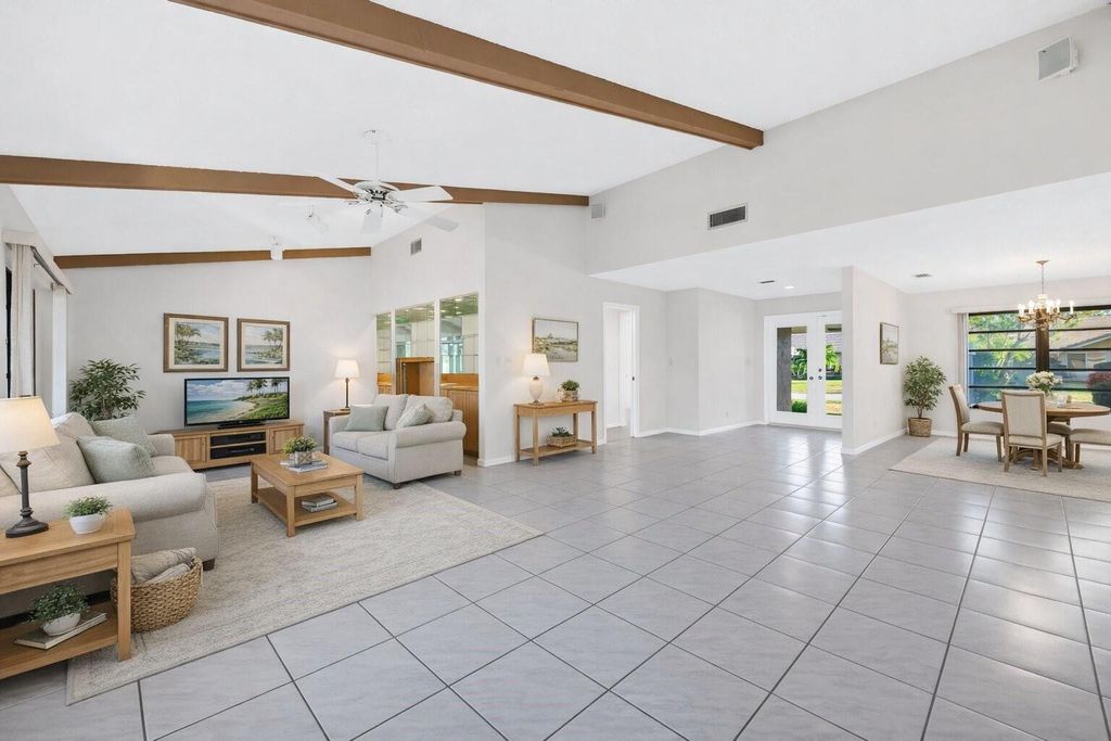 Photo of 6053 Petaluma Drive, Boca Raton, FL 33433 (MLS # F10552370)