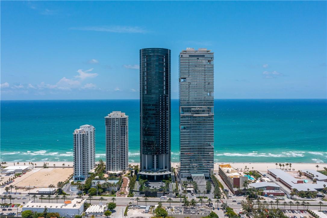 PORSCHE DESIGN TOWER - Residential