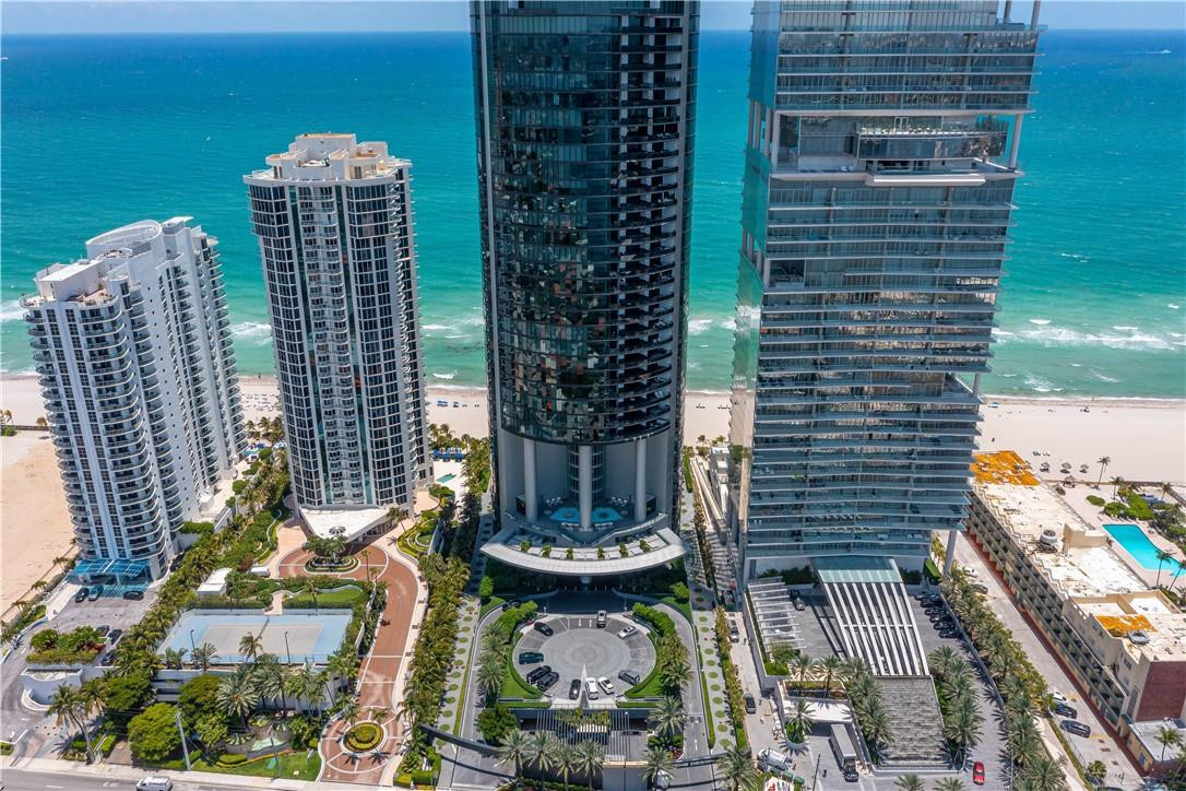 PORSCHE DESIGN TOWER - Residential