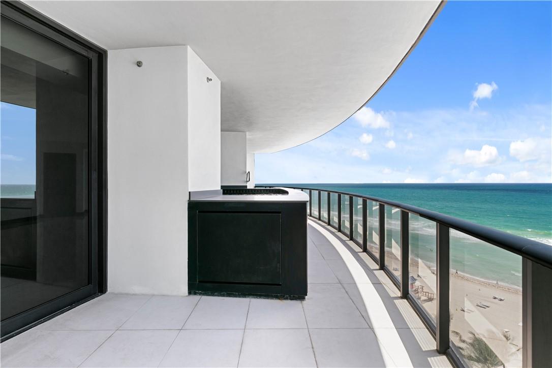 PORSCHE DESIGN TOWER - Residential