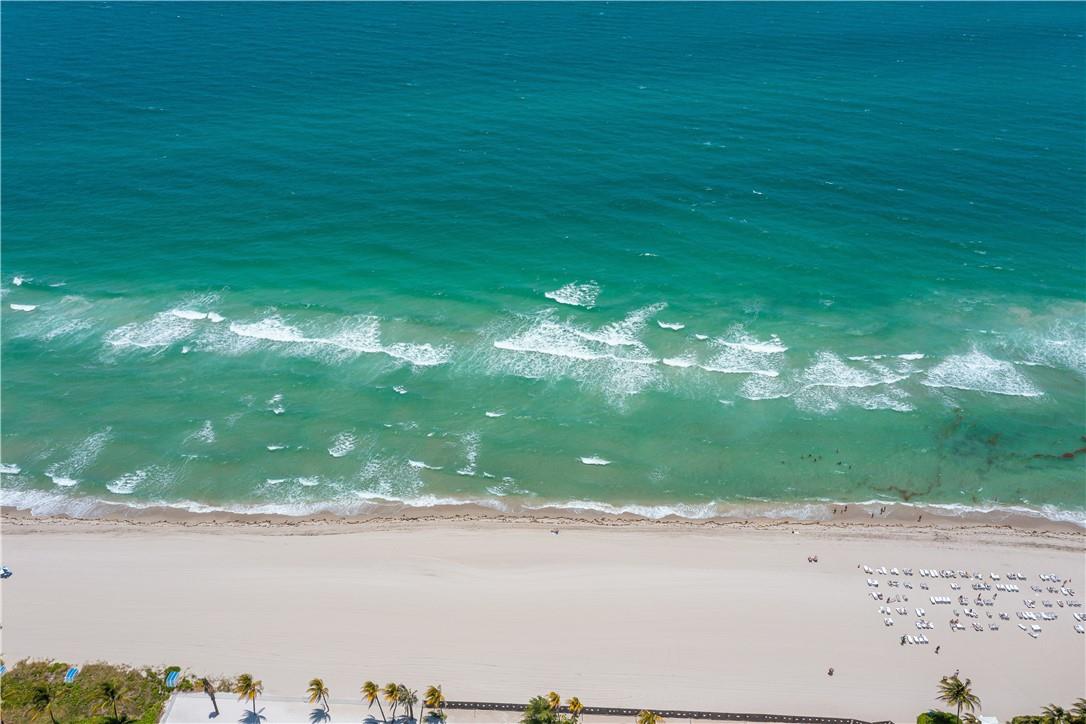 PORSCHE DESIGN TOWER - Residential