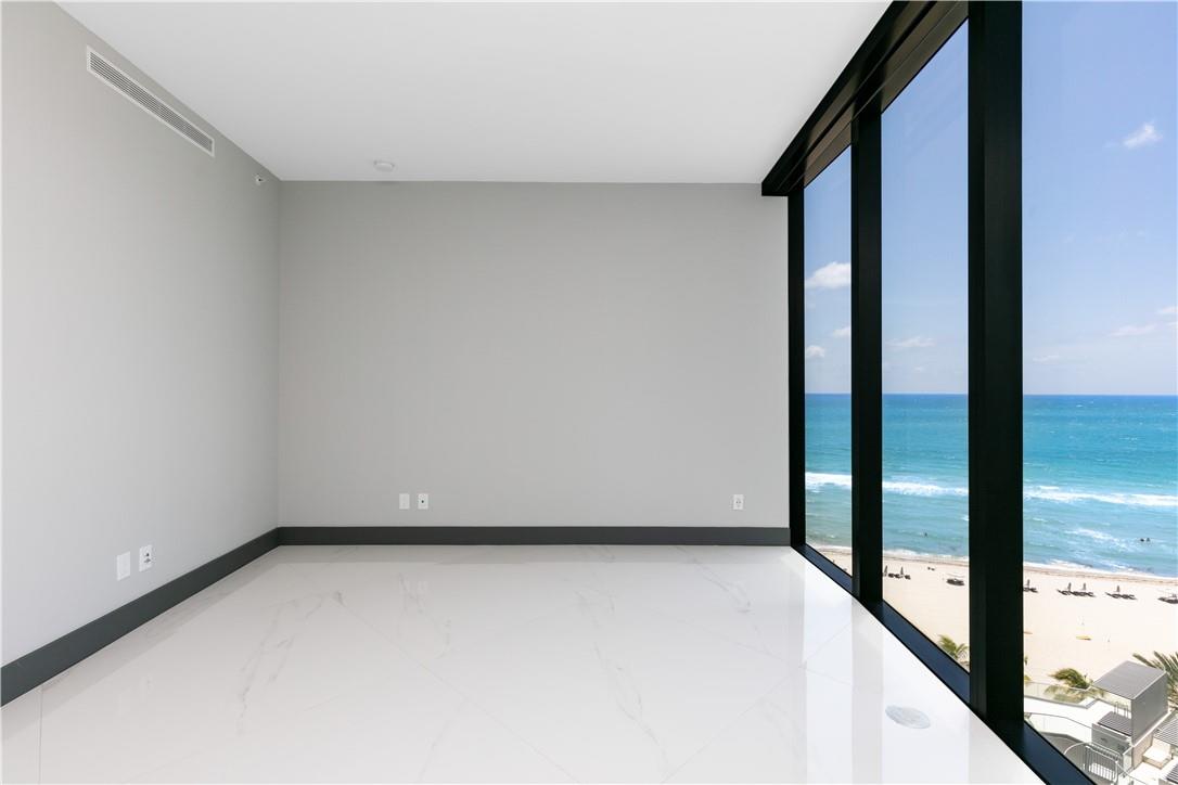 PORSCHE DESIGN TOWER - Residential