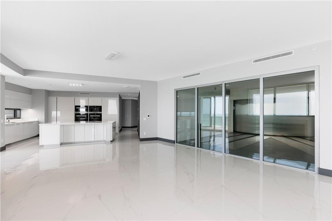 PORSCHE DESIGN TOWER - Residential