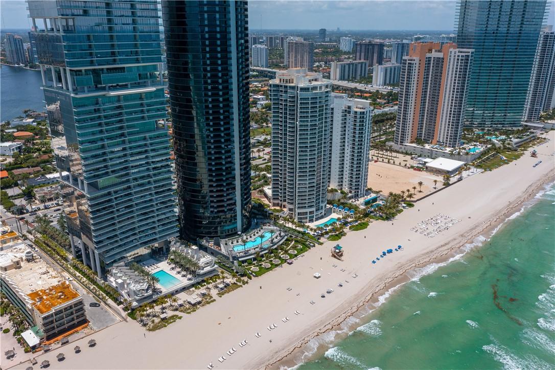 PORSCHE DESIGN TOWER - Residential