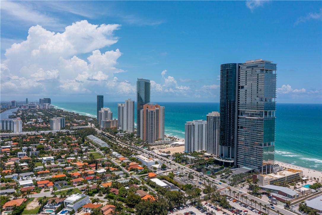 PORSCHE DESIGN TOWER - Residential