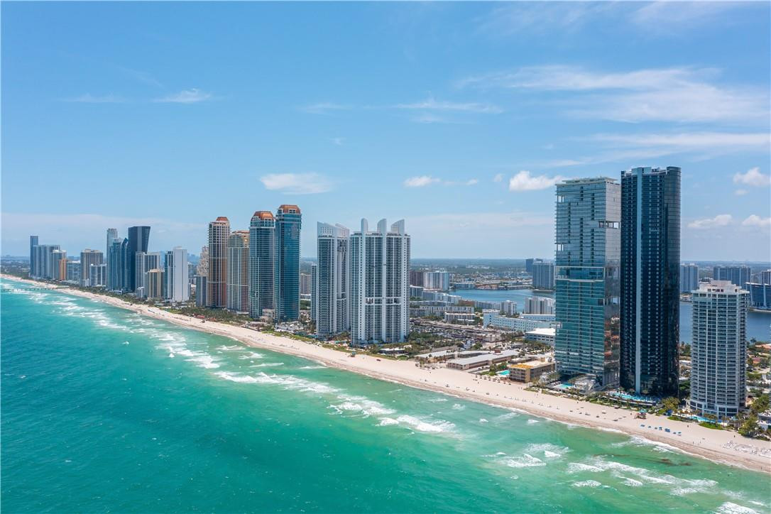 PORSCHE DESIGN TOWER - Residential