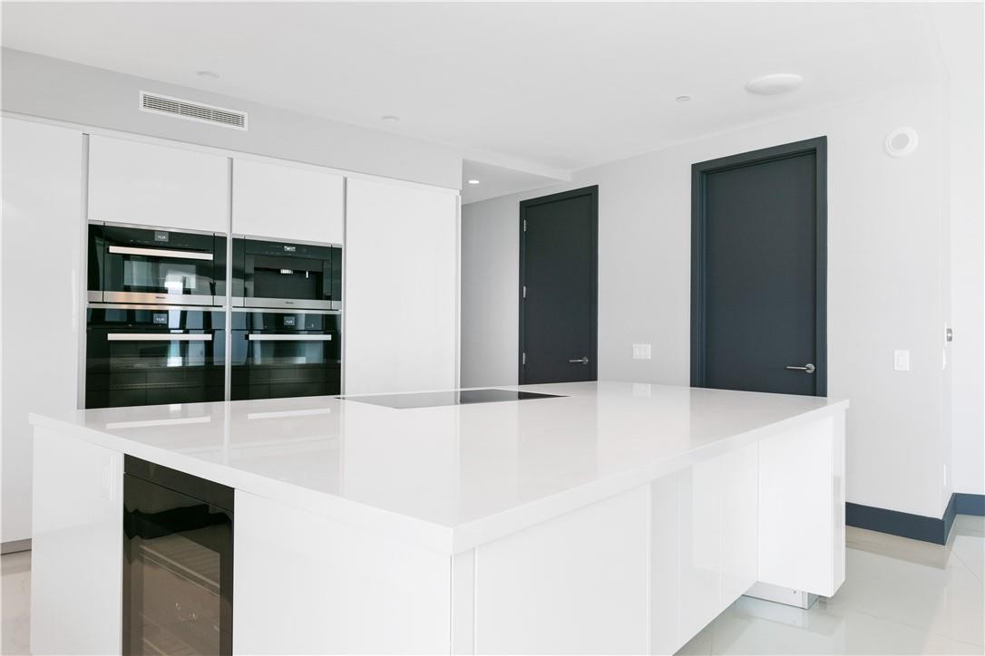 PORSCHE DESIGN TOWER - Residential