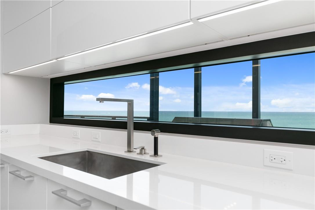 PORSCHE DESIGN TOWER - Residential