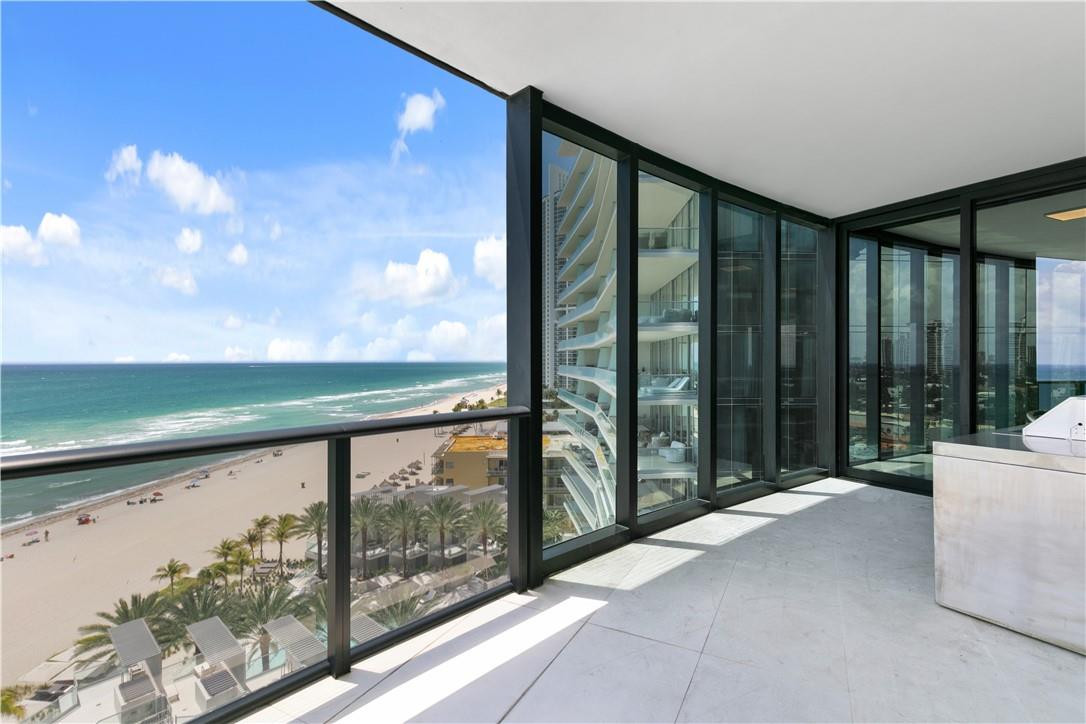 PORSCHE DESIGN TOWER - Residential