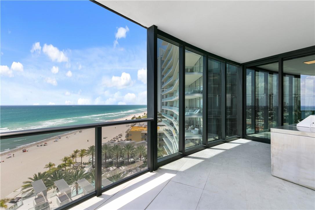 PORSCHE DESIGN TOWER - Residential