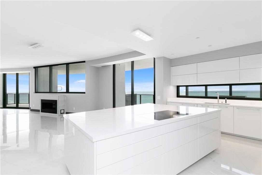 PORSCHE DESIGN TOWER - Residential