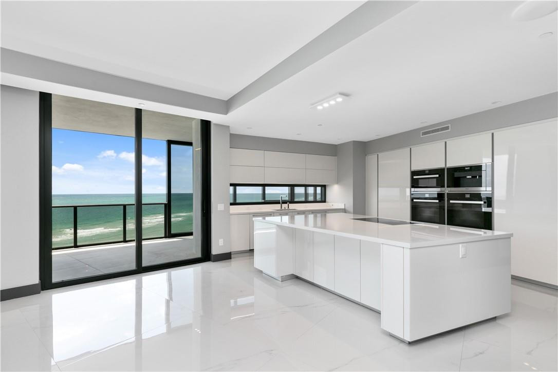 PORSCHE DESIGN TOWER - Residential