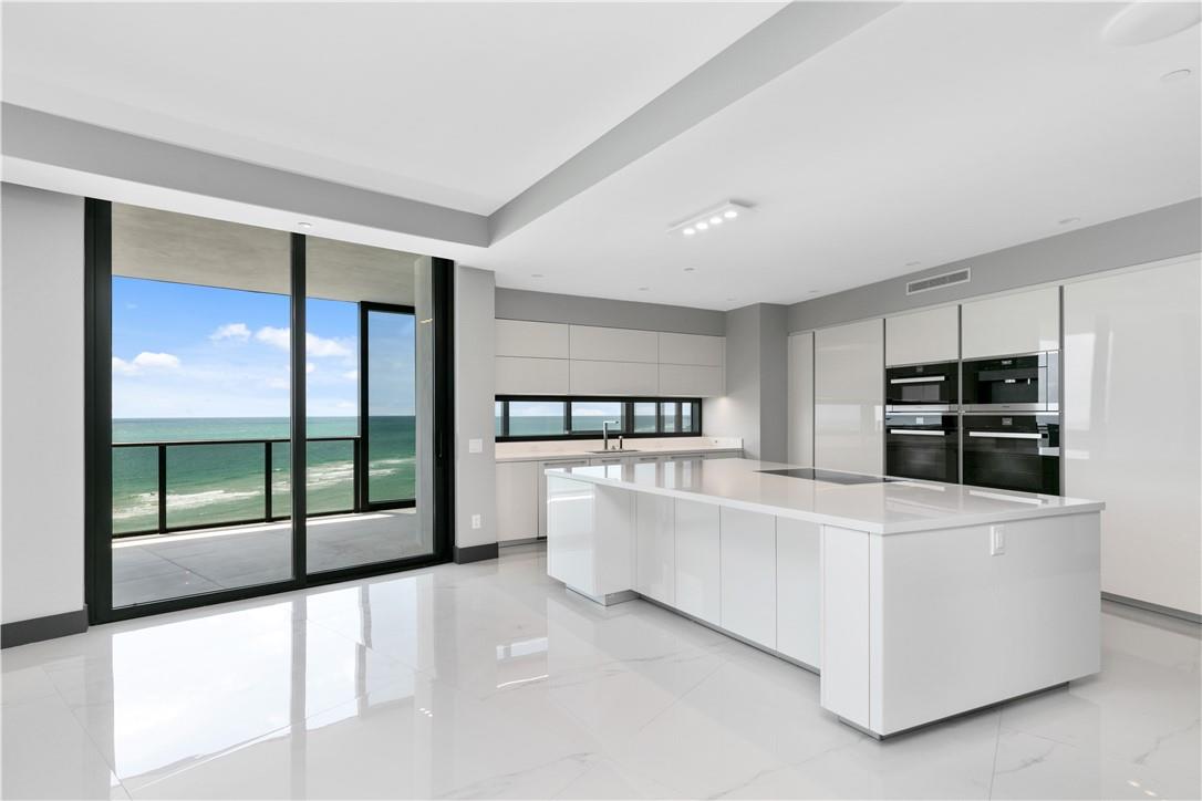 PORSCHE DESIGN TOWER - Residential