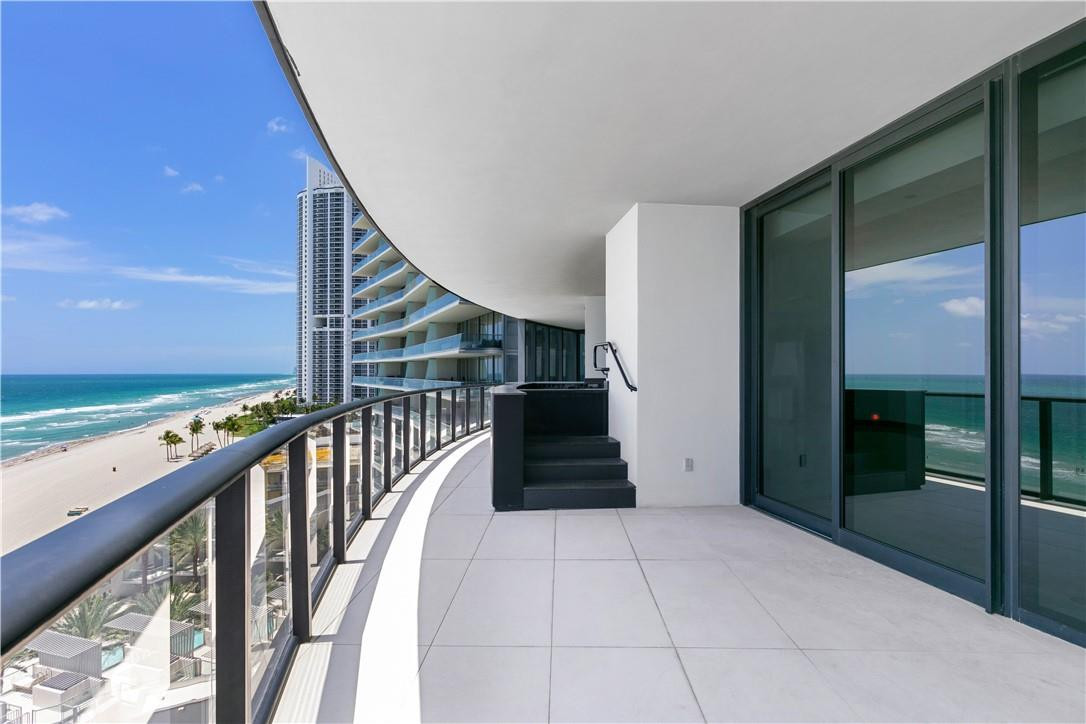 PORSCHE DESIGN TOWER - Residential