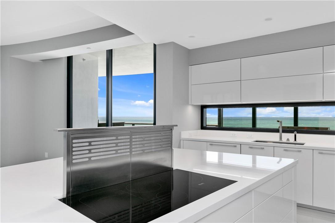 PORSCHE DESIGN TOWER - Residential