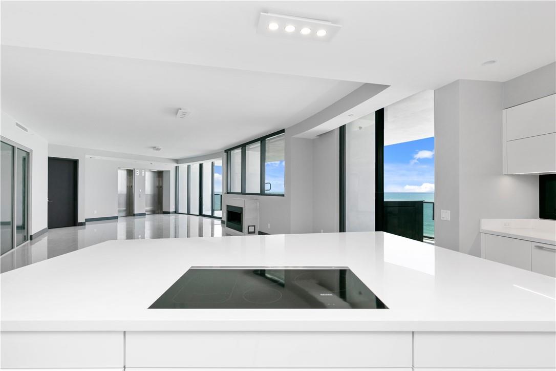 PORSCHE DESIGN TOWER - Residential