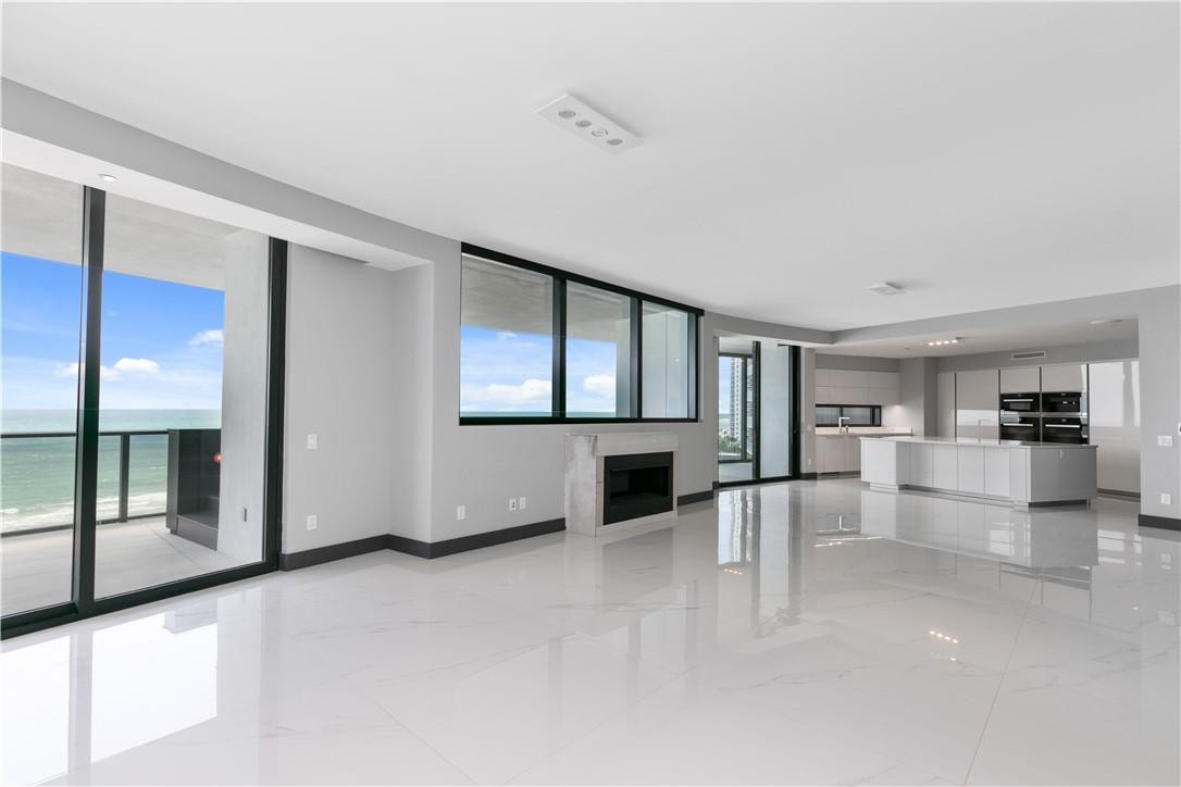 PORSCHE DESIGN TOWER - Residential