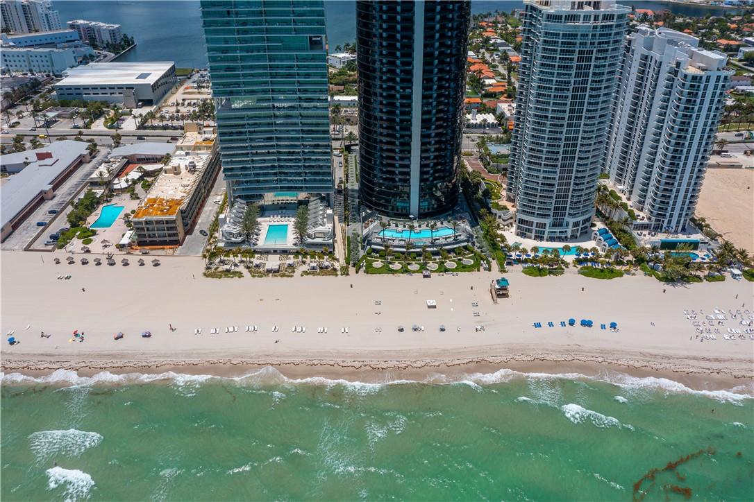 PORSCHE DESIGN TOWER - Residential