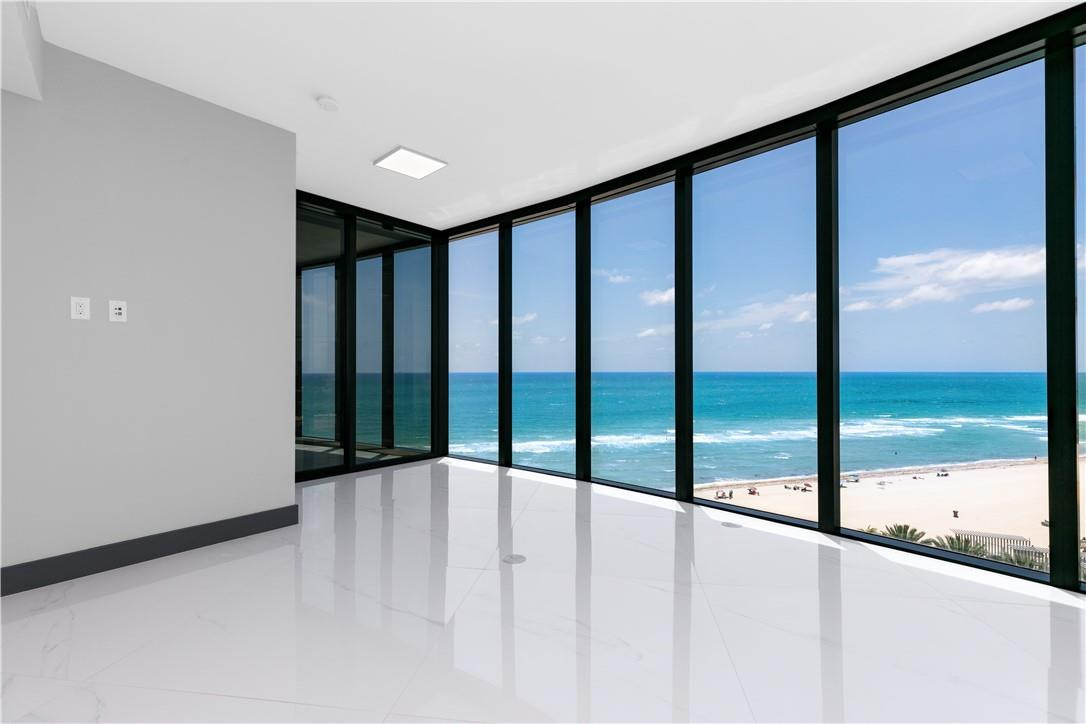 PORSCHE DESIGN TOWER - Residential